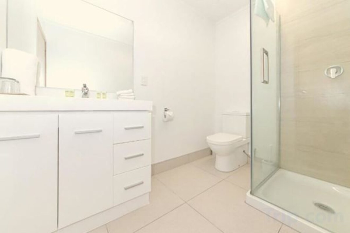 Bathroom | Shower, rainfall showerhead, free toiletries, hair dryer
