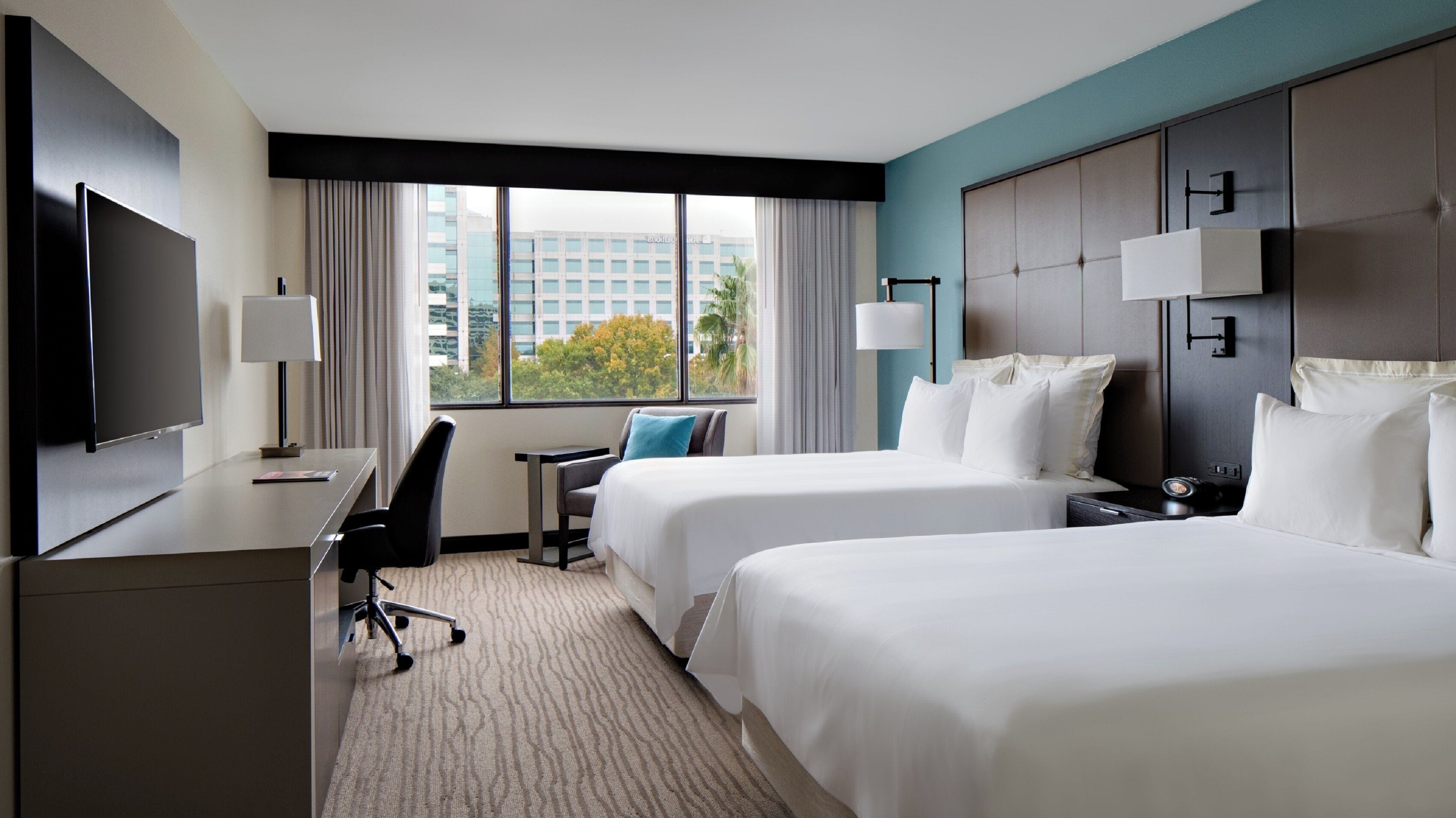 高級寢具、舒適加層、客房內保險箱、書桌