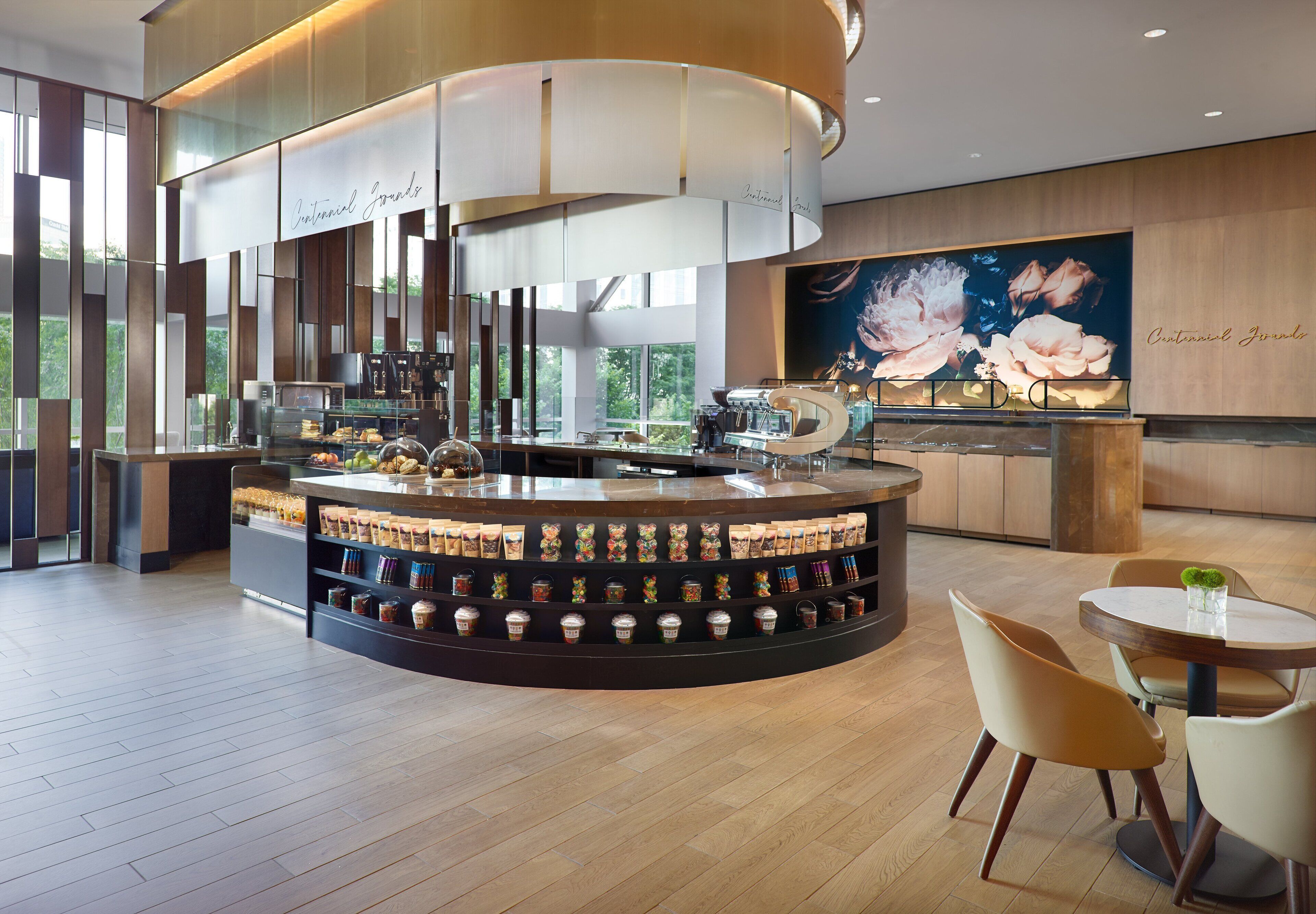 2 restaurants, breakfast served