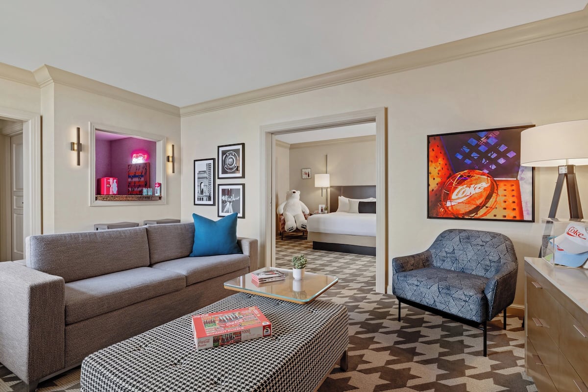 Suite (Coca Cola, 1 King Bed and Sofa Bed) | Living area