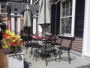 2 Restaurants, Frühstück, Mittagessen, Abendessen, regionale Küche
