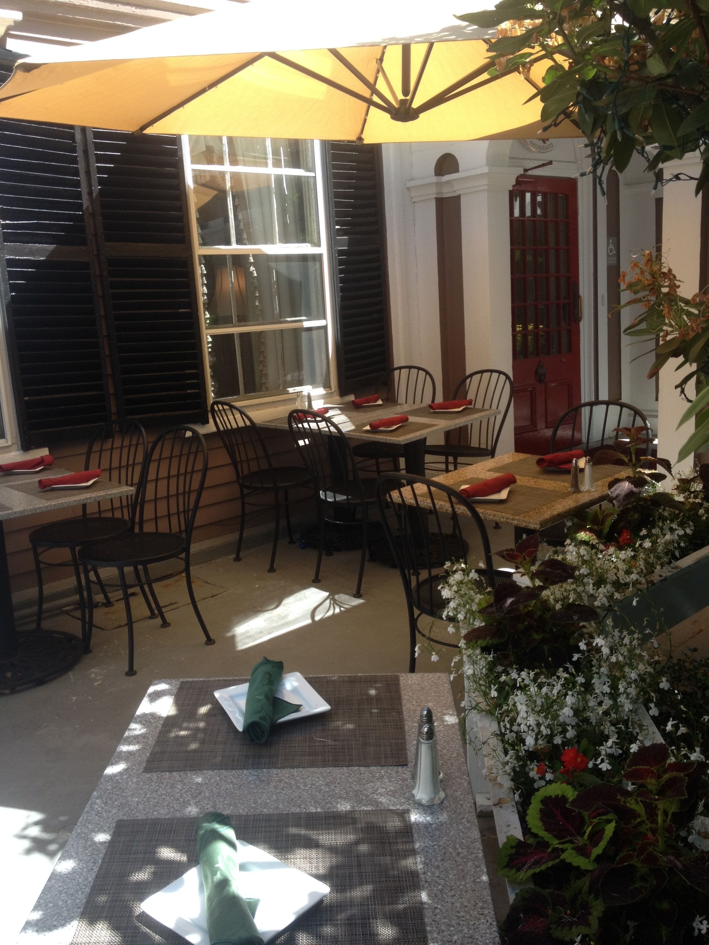 2 restaurants, breakfast, lunch, dinner served; regional cuisine