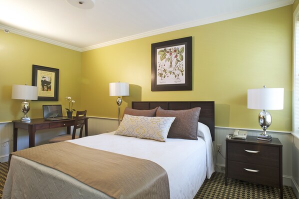 Prescott Wing, 1 Queen, No Pets