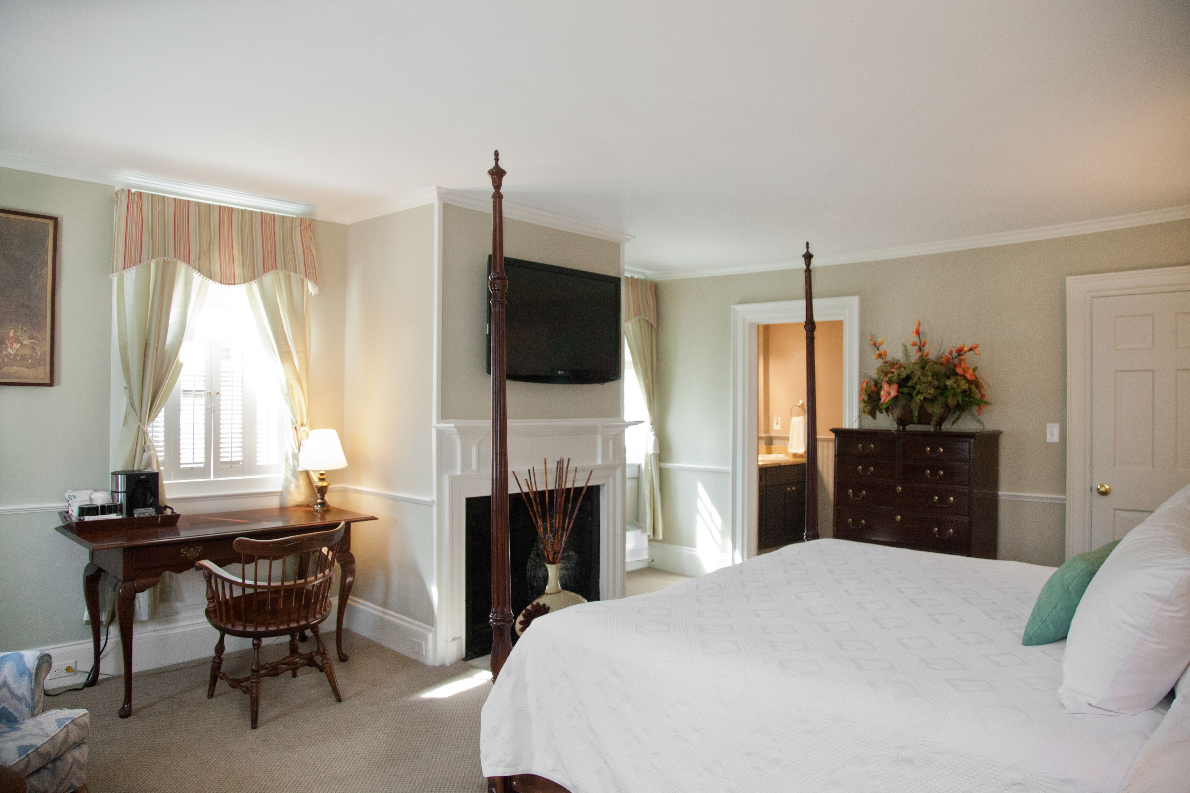 historic main inn, 1 king, no pets | individually decorated, individually furnished, desk, iron/ironing board