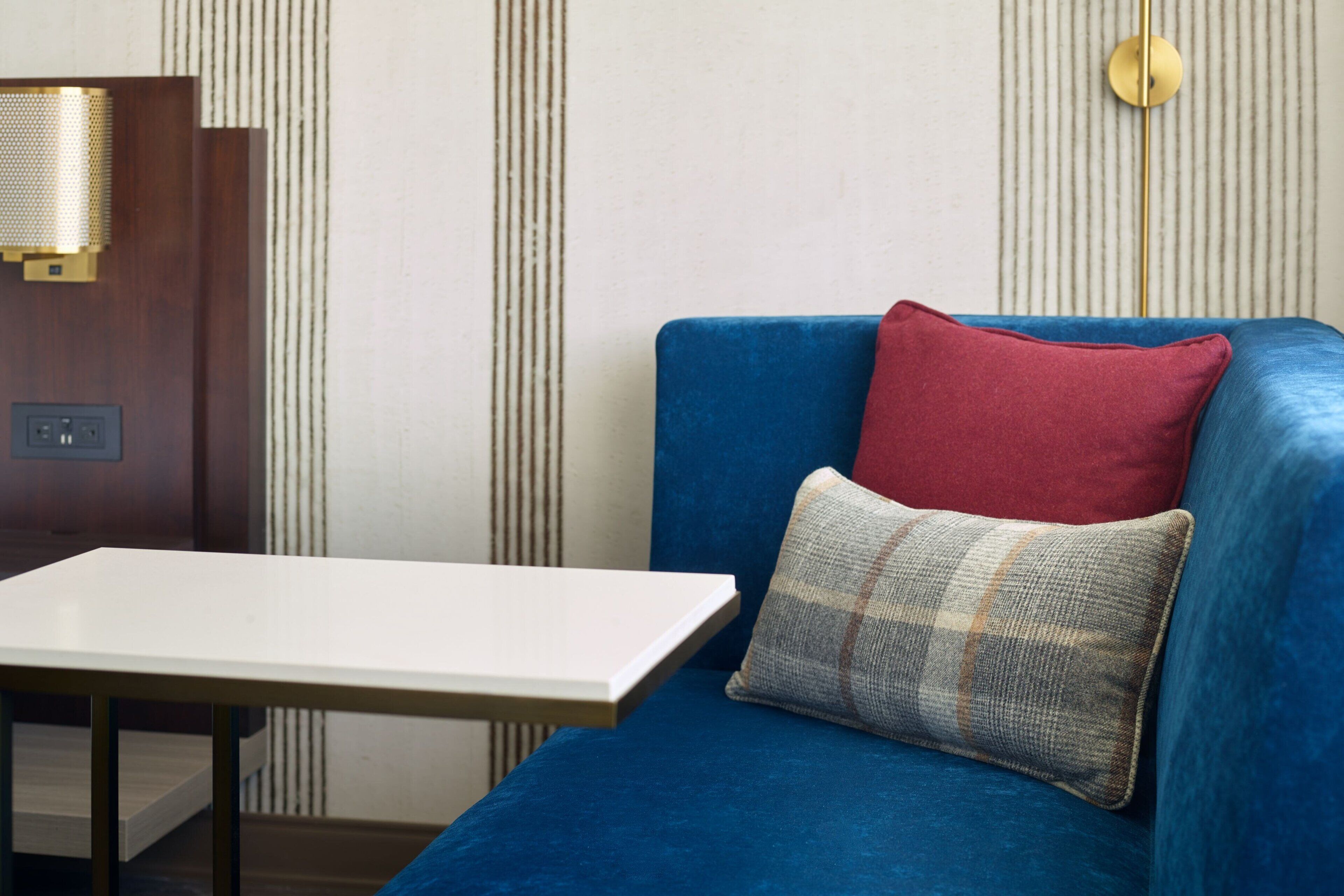 serves lunch and dinner