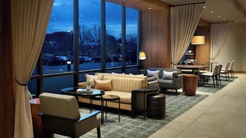 Serves lunch and dinner