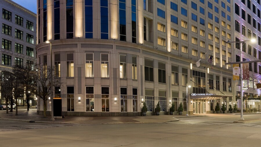 Crowne Plaza Cleveland at Playhouse Square by IHG