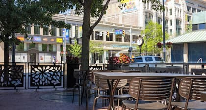Crowne Plaza Cleveland at Playhouse Square by IHG