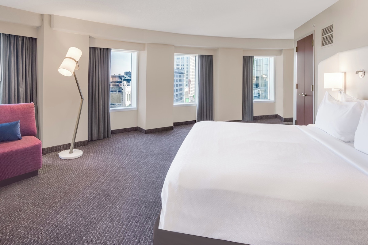 Suite, 1 chambre | Surmatelas, coffres-forts dans les chambres, bureau, rideaux occultants