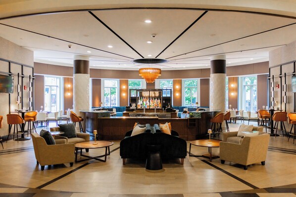 Déjeuner, dîner et souper servis sur place