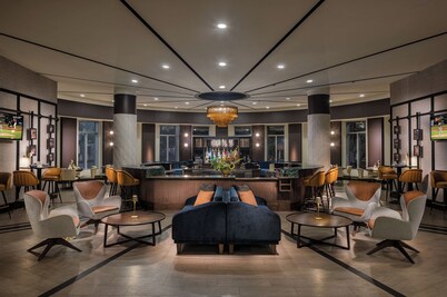 Crowne Plaza Cleveland at Playhouse Square by IHG
