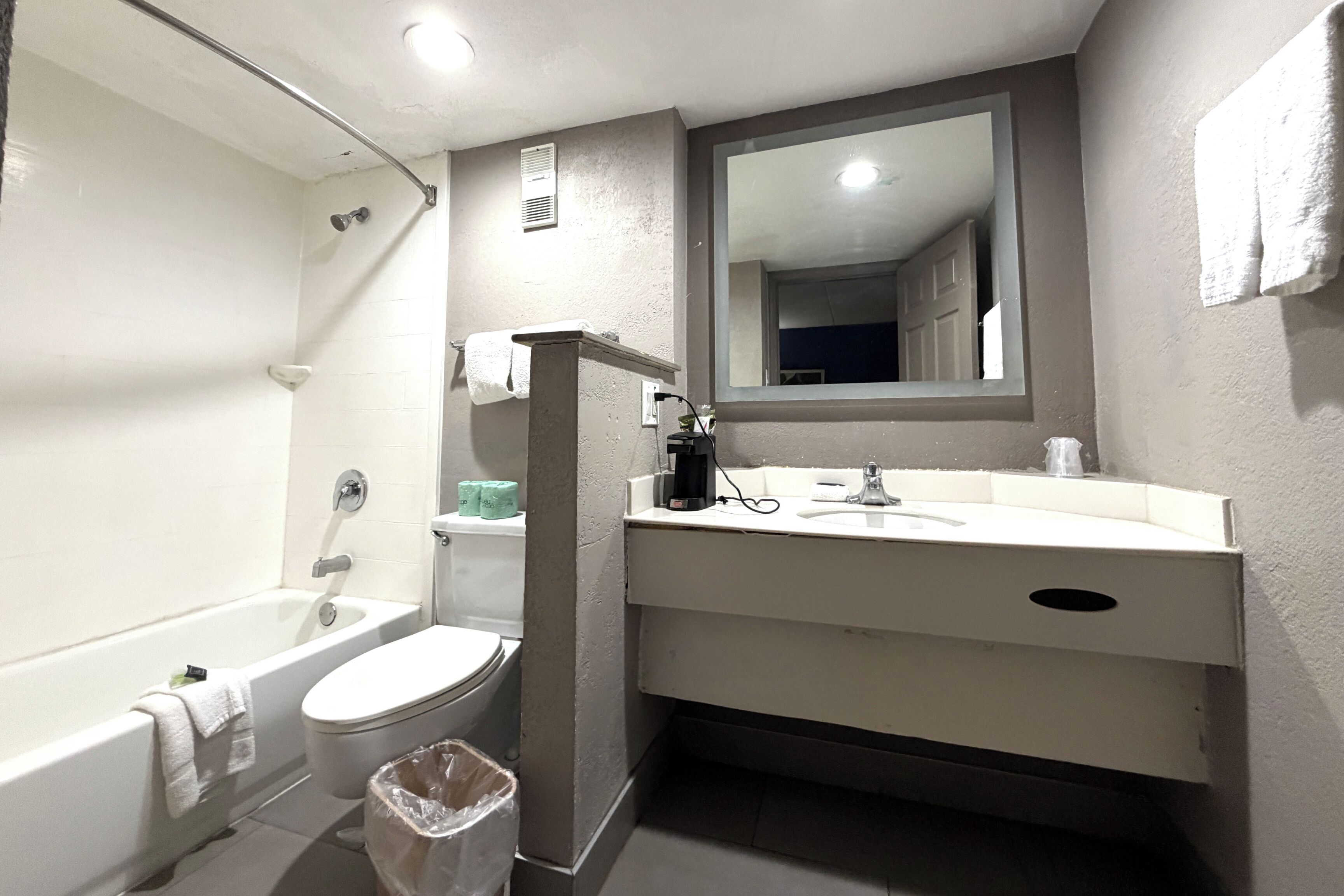 Photo - Townhouse Garden Inn & Suites San Antonio I 35