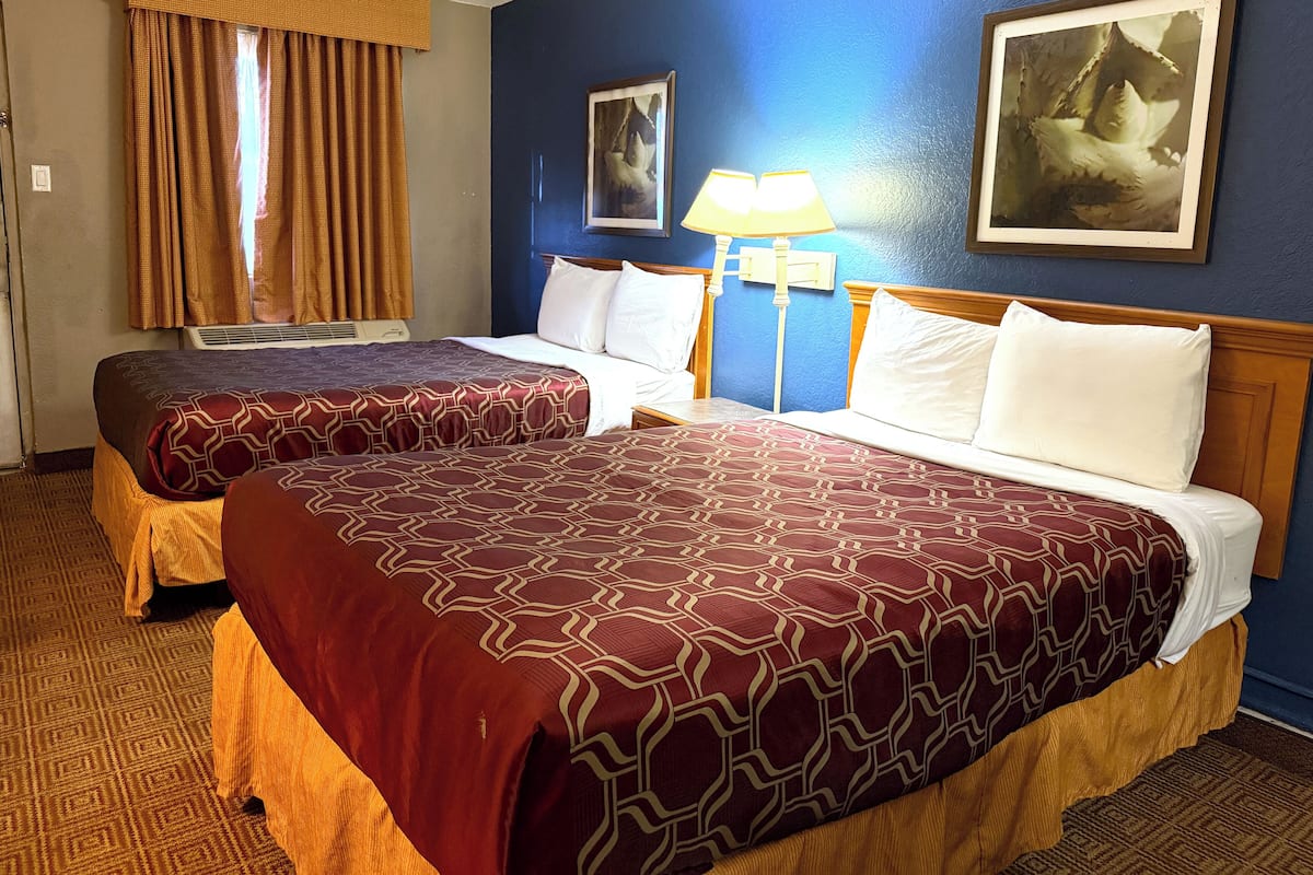 Desk, free rollaway beds, free WiFi, bed sheets