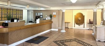 Townhouse Garden Inn & Suites
