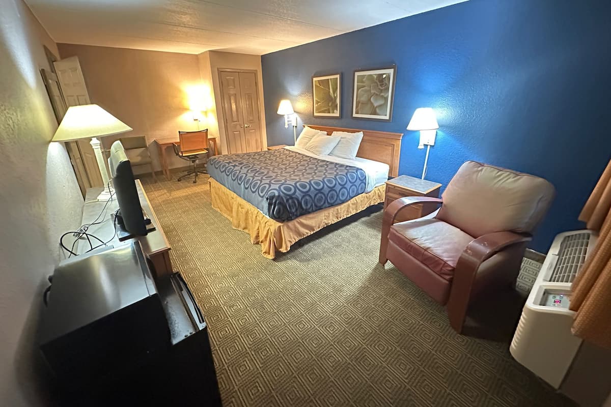 Kamer, 1 kingsize bed, niet-roken (Accessible) | Een bureau, gratis extra bedden, gratis wifi, beddengoed