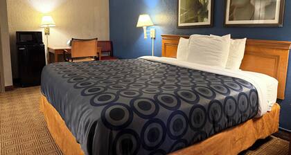 Townhouse Garden Inn & Suites San Antonio I 35
