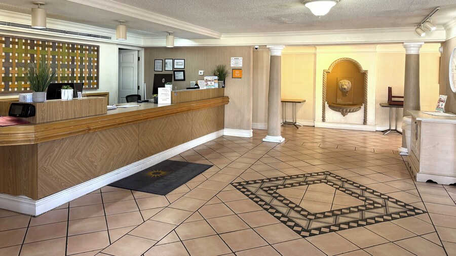 Townhouse Garden Inn & Suites San Antonio I 35