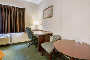 Interior - Econo Lodge Wisconsin Rapids (Wisconsin Rapids)