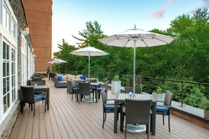 Terrace/patio - Boston Marriott Burlington (Burlington)