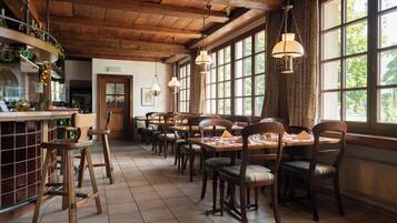 2 Restaurants; Frühstück, Mittagessen und Abendessen werden serviert