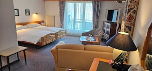 Family Twin Room, Balcony, Lake View | Premium bedding, minibar, in-room safe, individually decorated - Seiler au Lac (Boenigen)