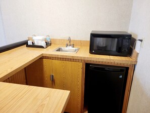 2 Room King Suite Non-Smoking, No Pets | 1 bedroom, pillow-top beds, desk, laptop workspace