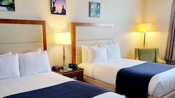 Double Beds Accessible Non-Smoking, No Pets | 1 多间卧室、加厚床垫、办公桌、笔记本电脑工作区