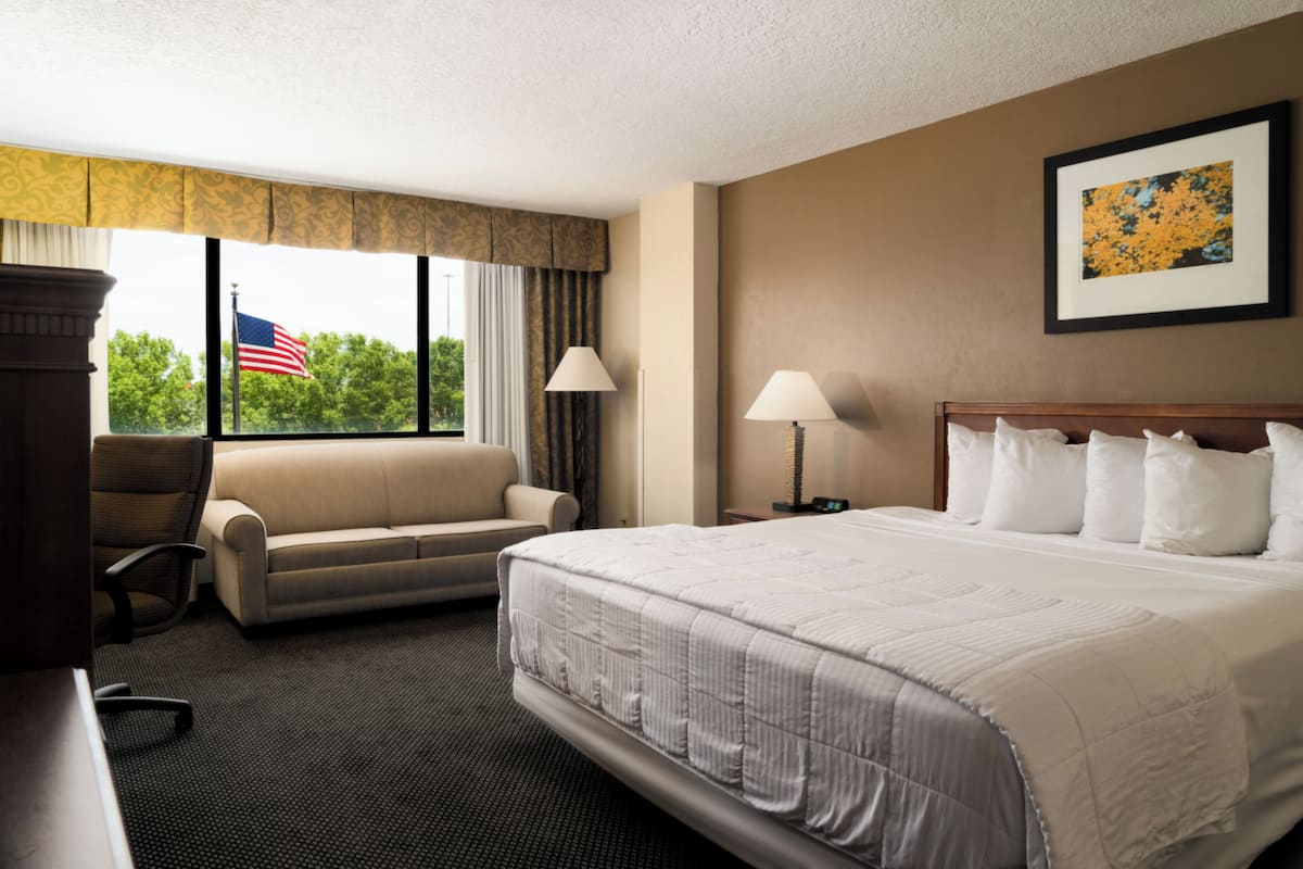 1 bedroom, premium bedding, desk, blackout drapes