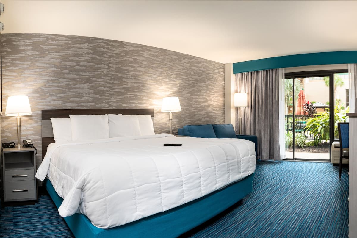 King Deluxe Poolside | 1 bedroom, premium bedding, desk, blackout drapes