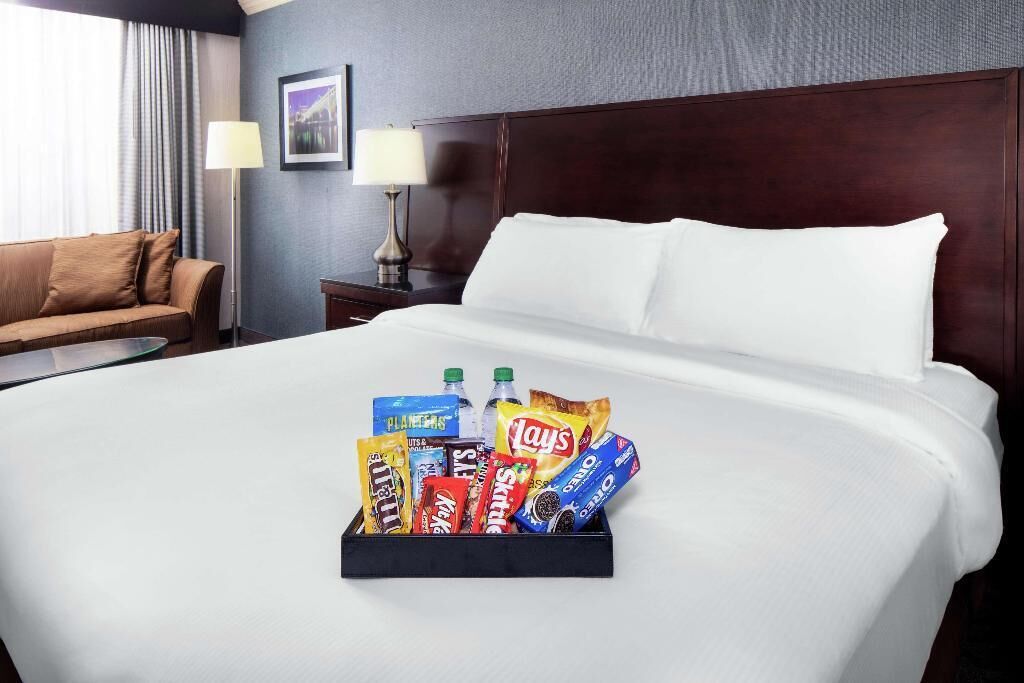 Hypo-allergenic bedding, in-room safe, desk, laptop workspace