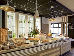 Daily buffet breakfast (EUR 13.90 per person)