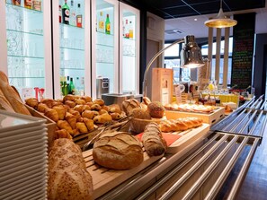 Daily buffet breakfast for a fee