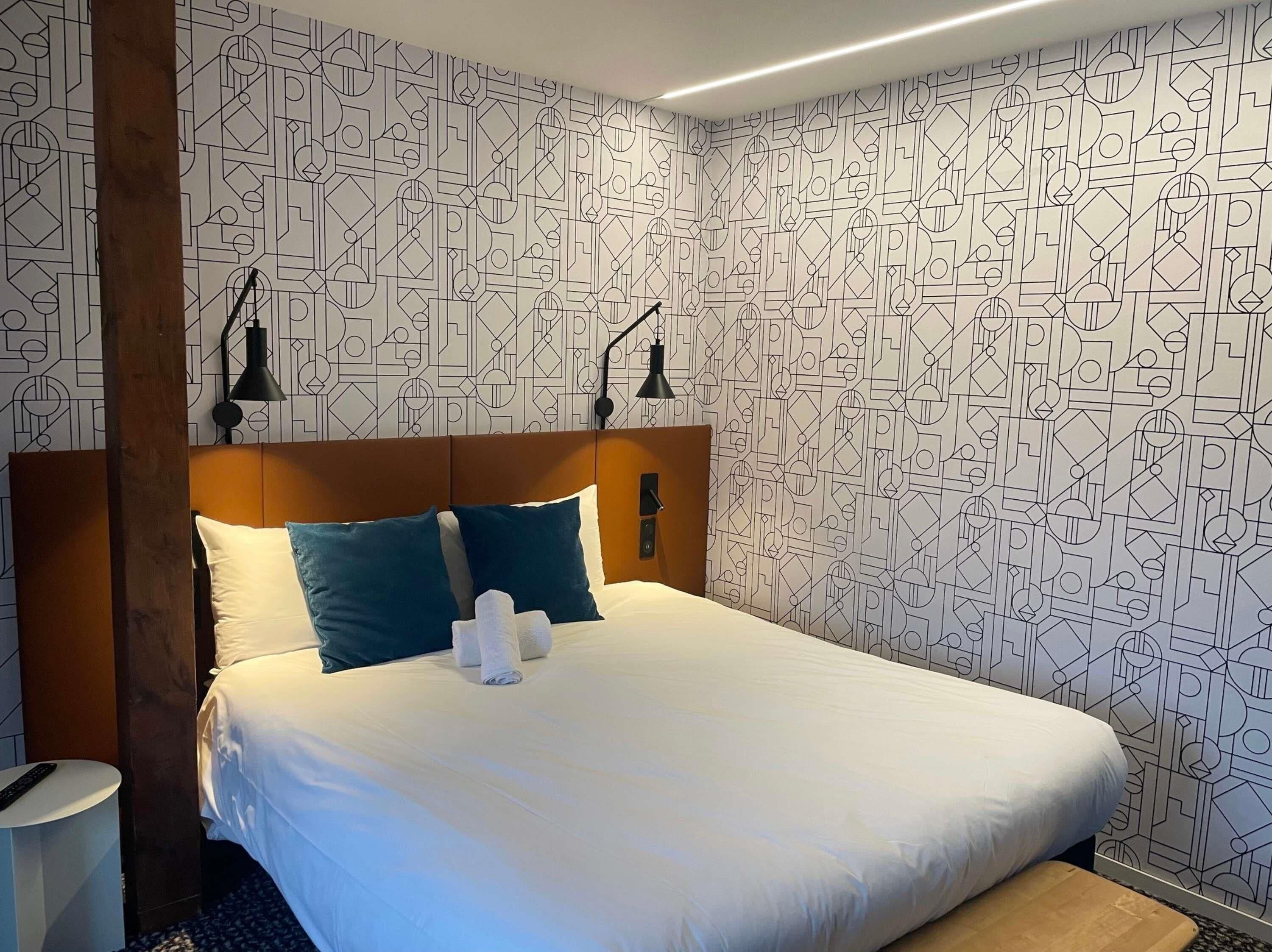 책상, 암막 커튼, 방음 설비, 다리미/다리미판