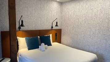 Bureau, rideaux occultants, chambres insonorisées