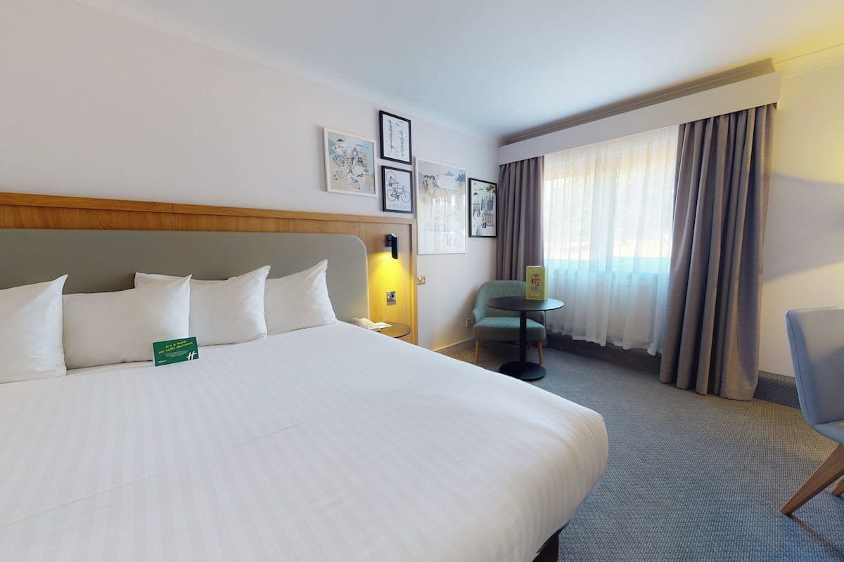 Premium Room, 1 King Bed (Super King) | 1 bedroom, hypo-allergenic bedding, in-room safe, desk
