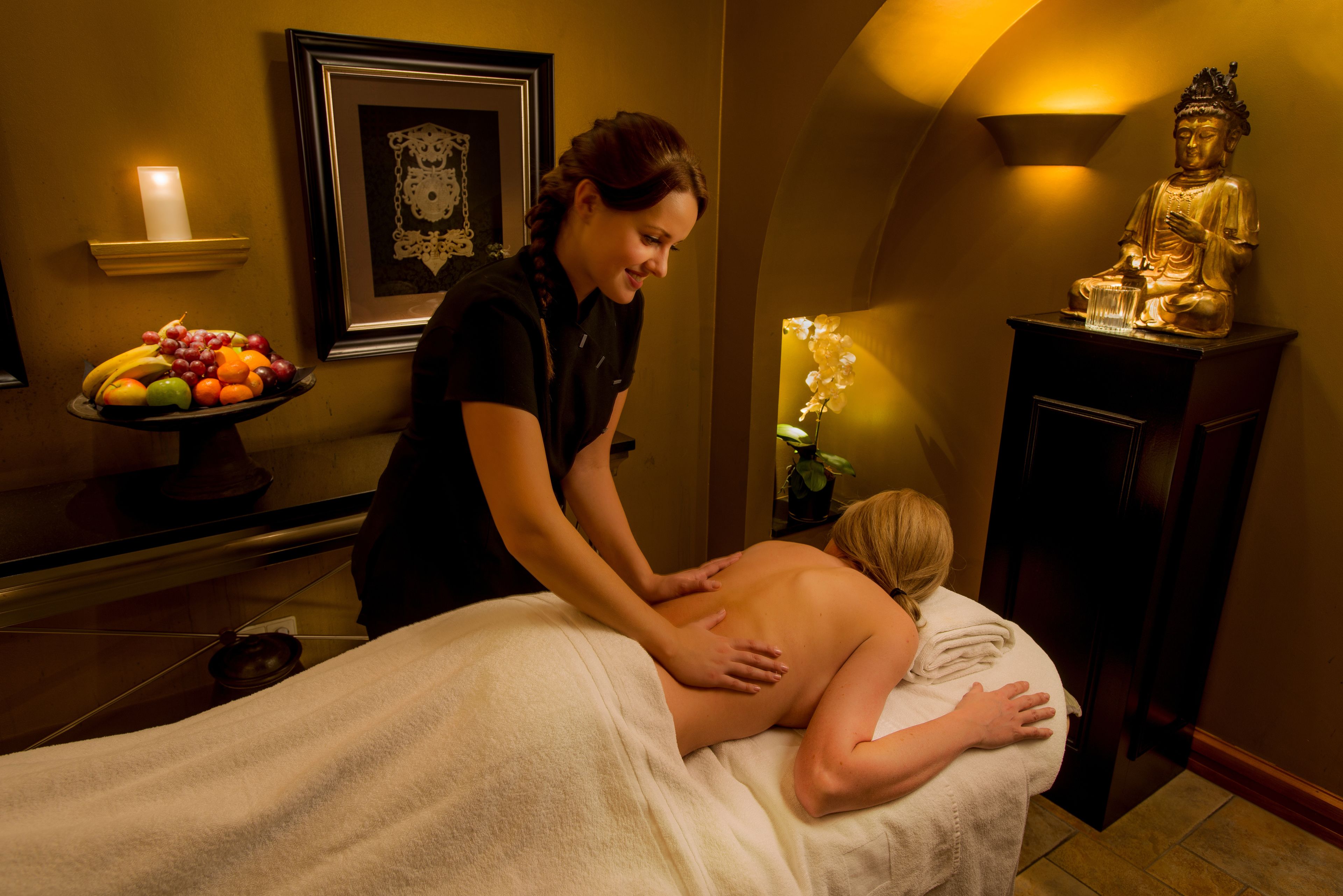 body treatments, hydrotherapy, aromatherapy, body wraps, body scrubs