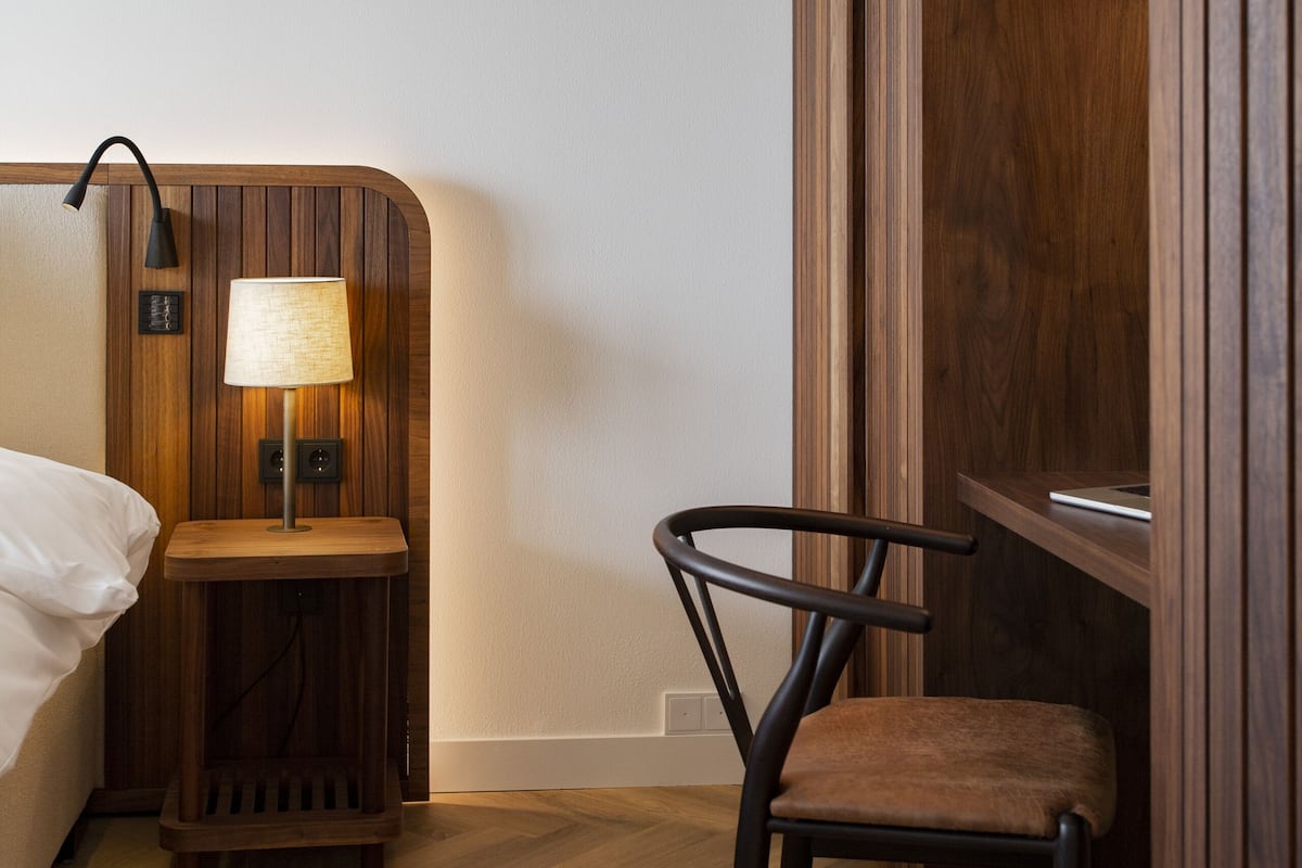 hypo-allergenic bedding, minibar, in-room safe, desk