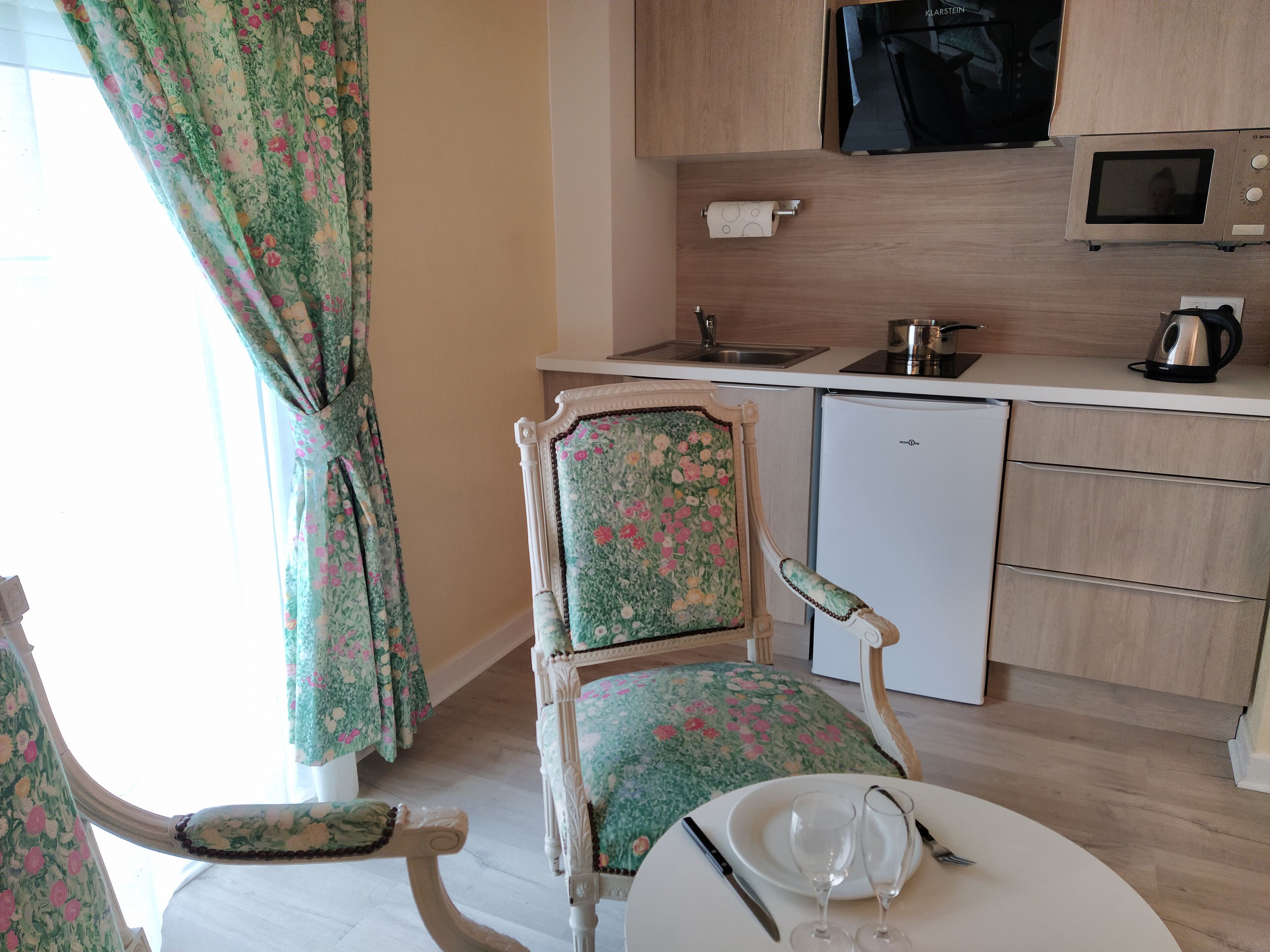 comfort studio | private kitchen