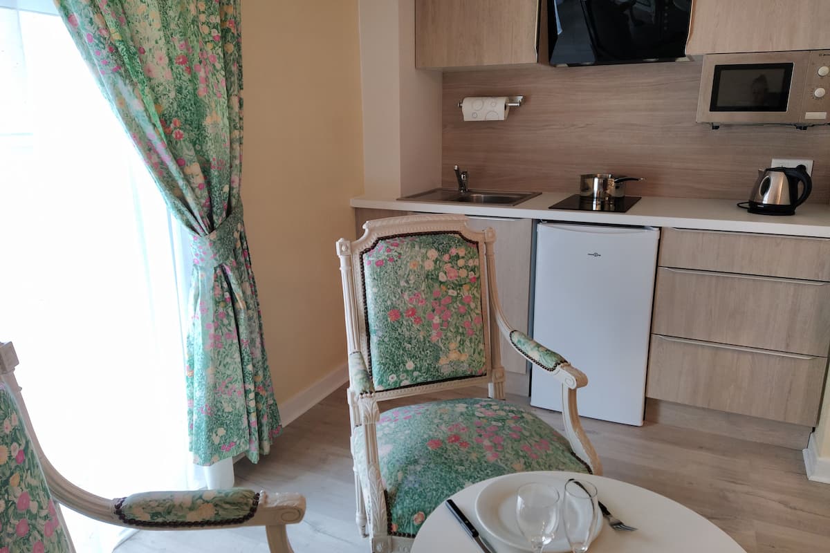 comfort studio | private kitchen