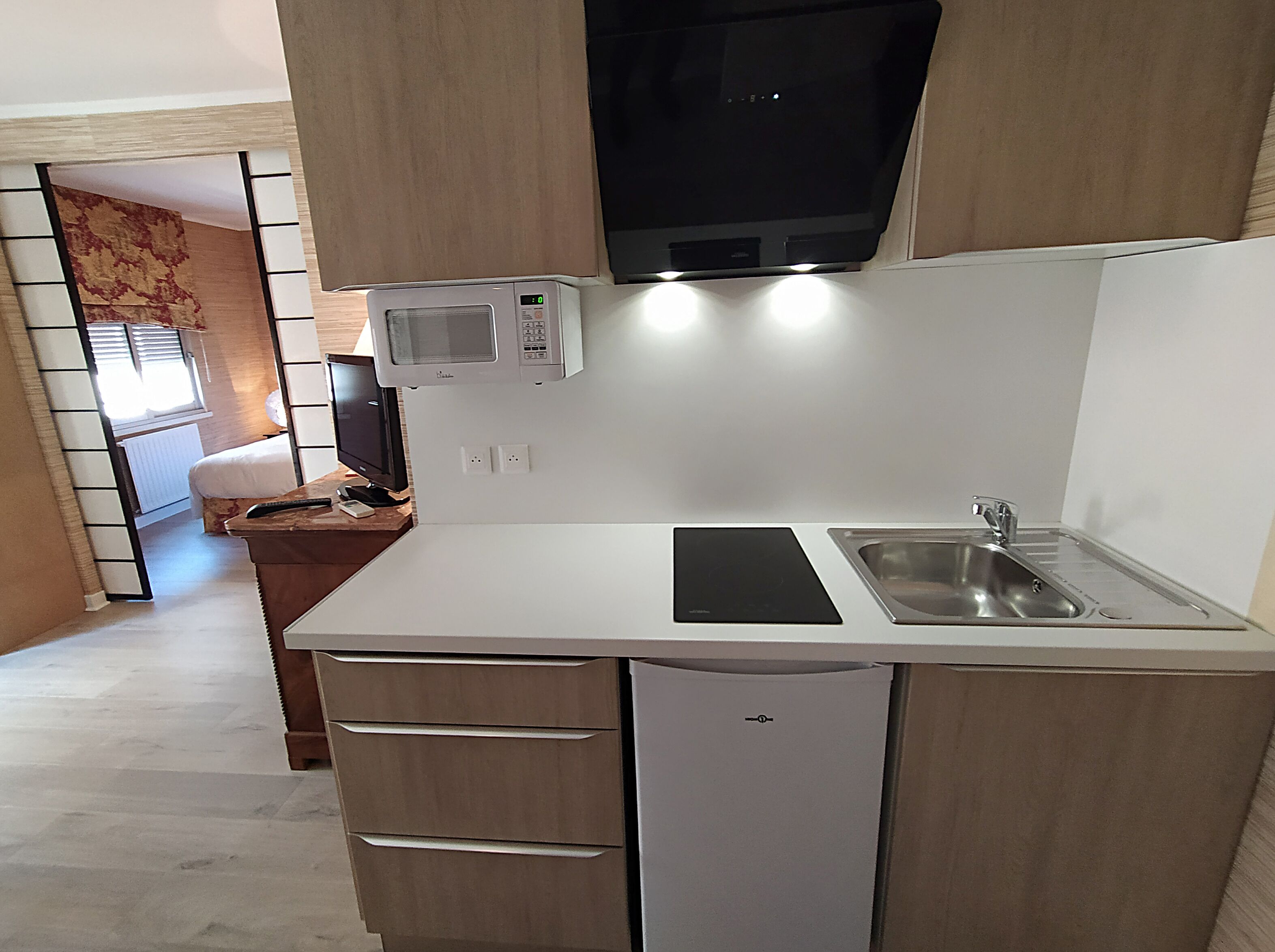 comfort studio | in-room dining