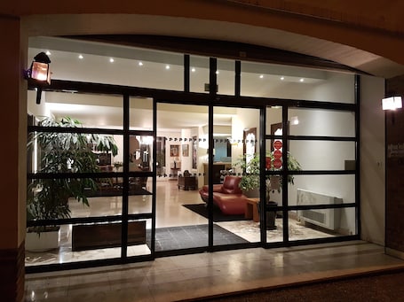 Entrada interior. Hostellerie Saint-Antoine