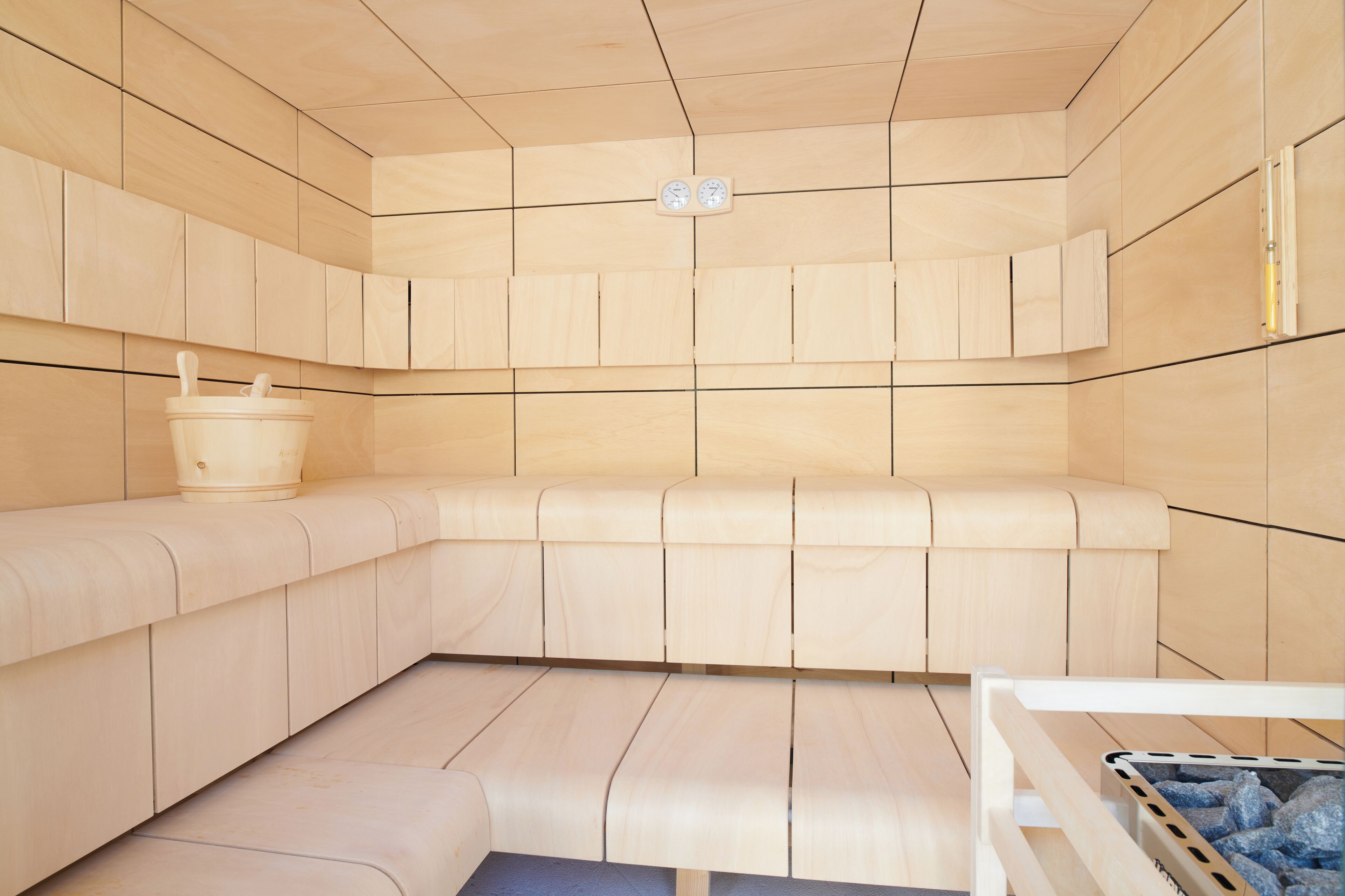 Salas de tratamiento para parejas, un sauna, una bañera de hidromasaje