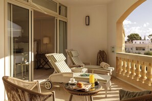 Signature Suite | Premium bedding, minibar, in-room safe, desk