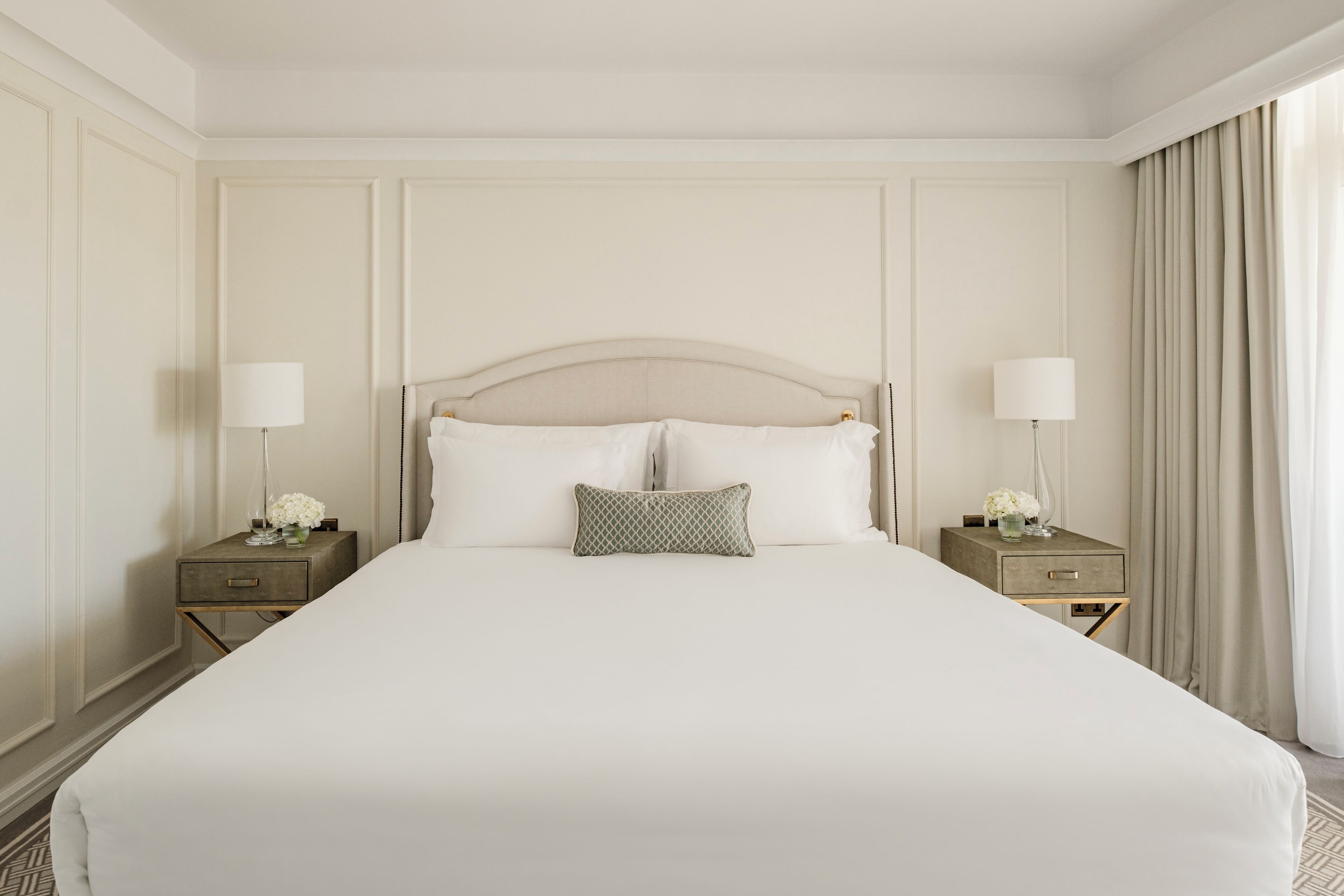 signature suite | premium bedding, minibar, in-room safe, desk