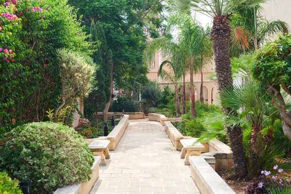 Couples treatment room(s), sauna, steam room, body treatments
