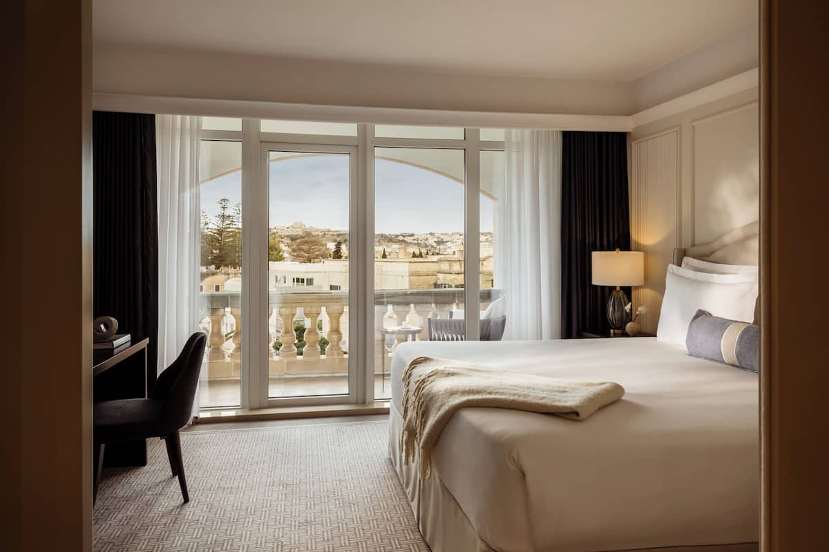 grand suite | premium bedding, minibar, in-room safe, desk