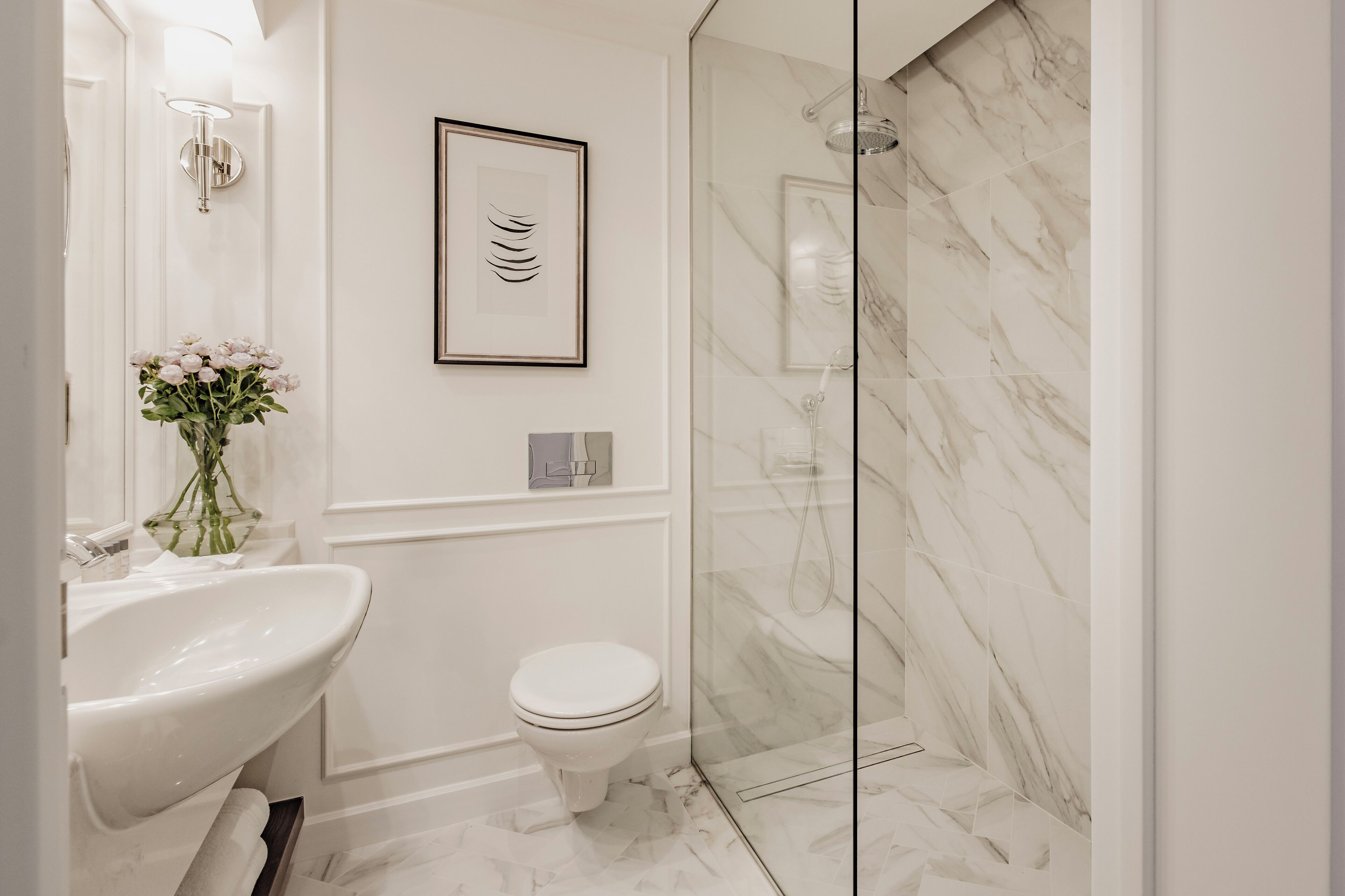 deluxe room (grand) | bathroom | free toiletries, hair dryer, bathrobes, slippers