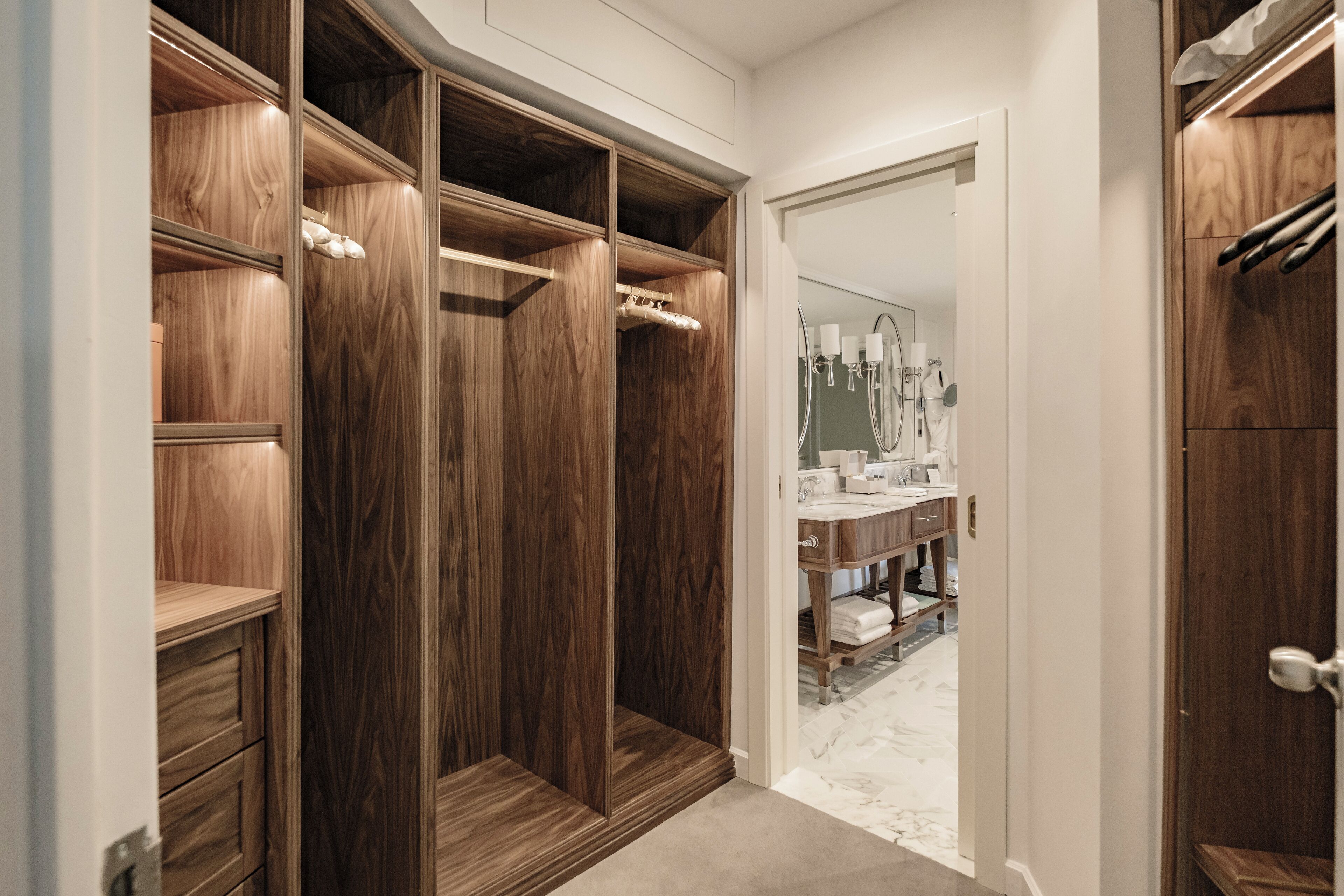 signature suite | premium bedding, minibar, in-room safe, desk