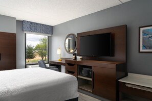 Room, 1 Queen Bed, Refrigerator & Microwave | Desk, iron/ironing board, free WiFi, alarm clocks
