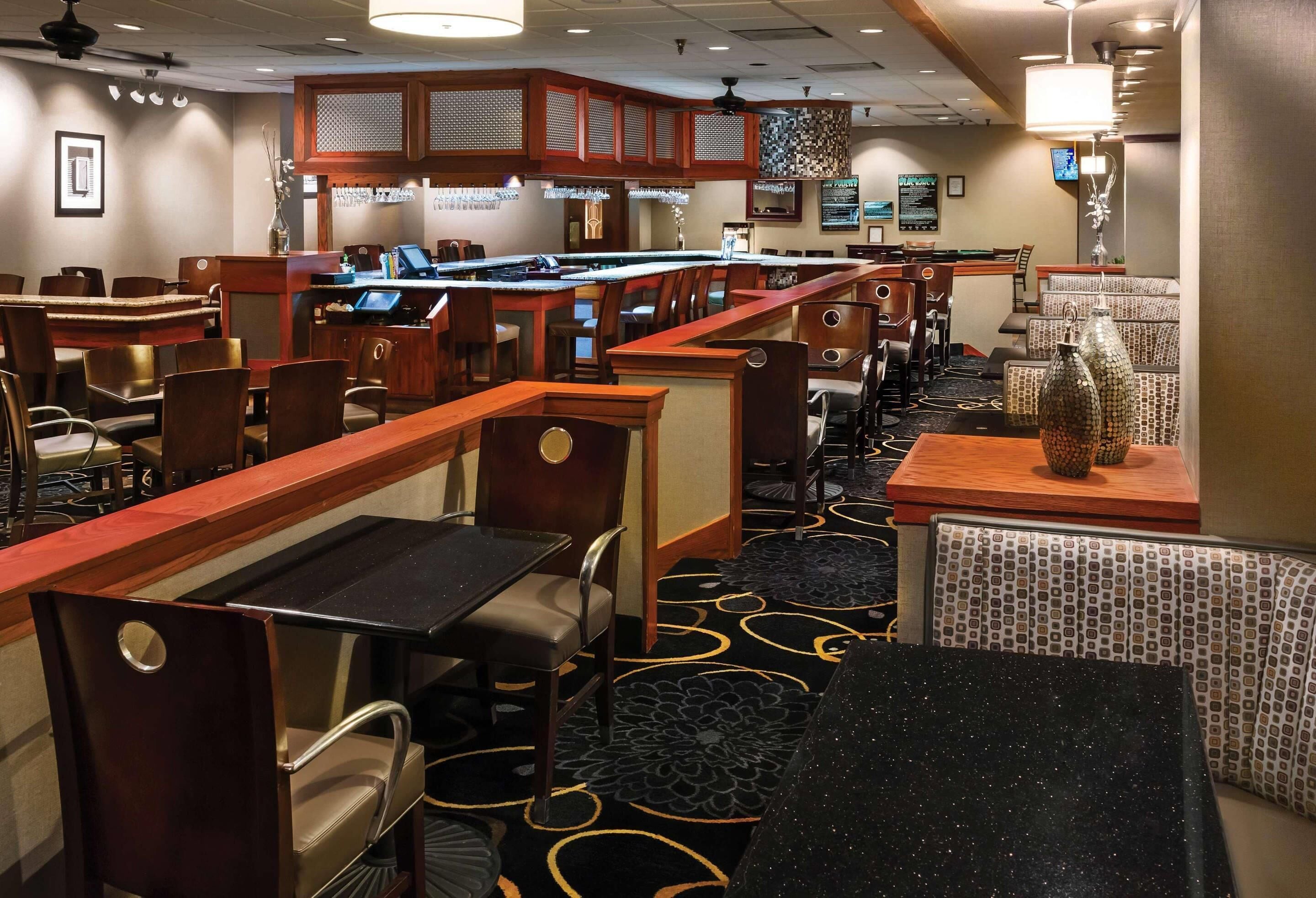 供应早餐、午餐和晚餐